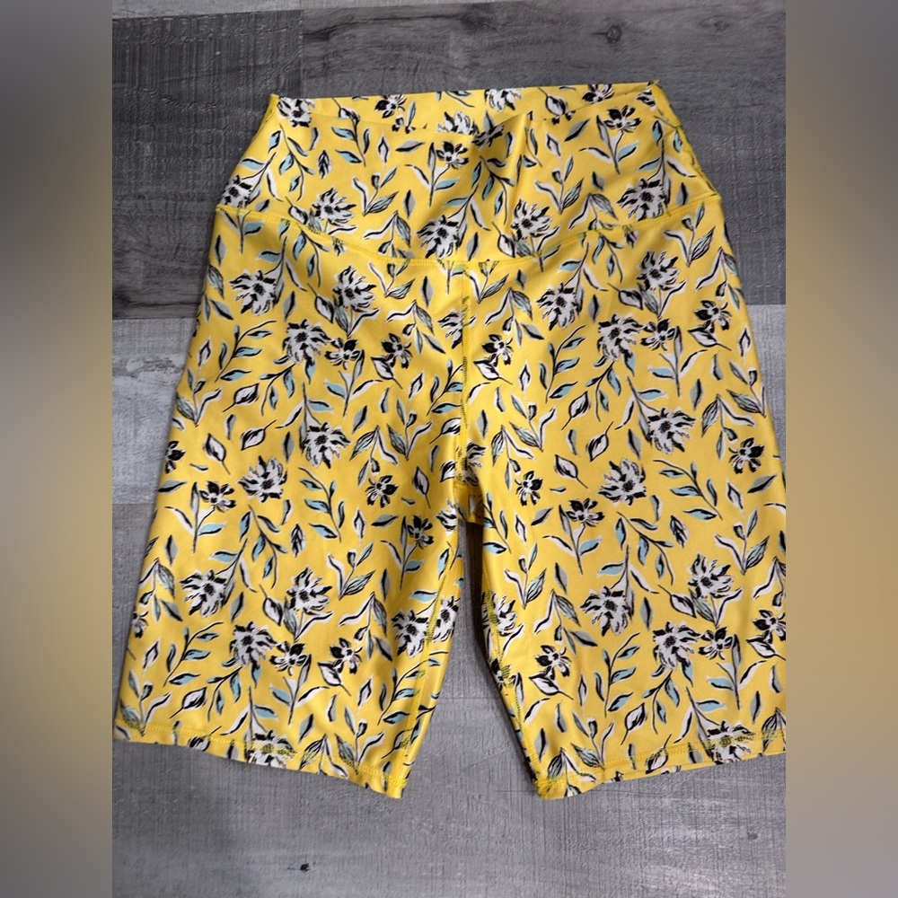 pre owned Alice And Olivia large flora print biker shorts